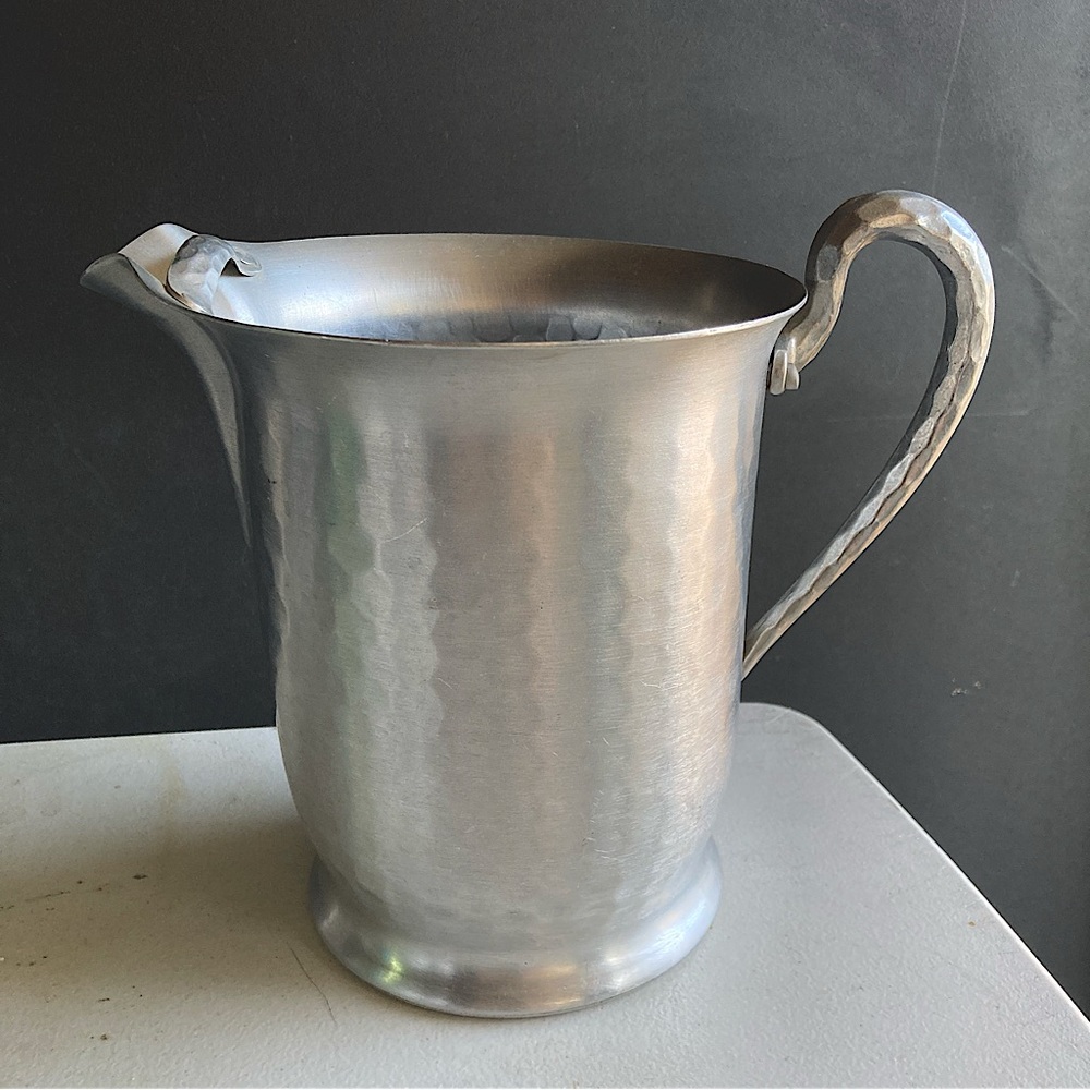 Vintage Everlast Forged Aluminum Pitcher Hammered Finish Large Handle 7" tall